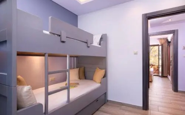 Studios Apartments Irini Patira