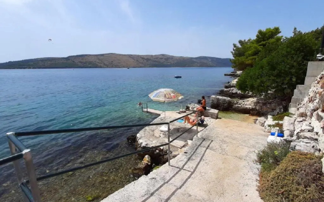Apartment Kira - 20m from beach