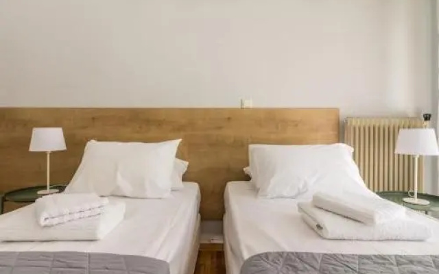 Kariatidon Apartment