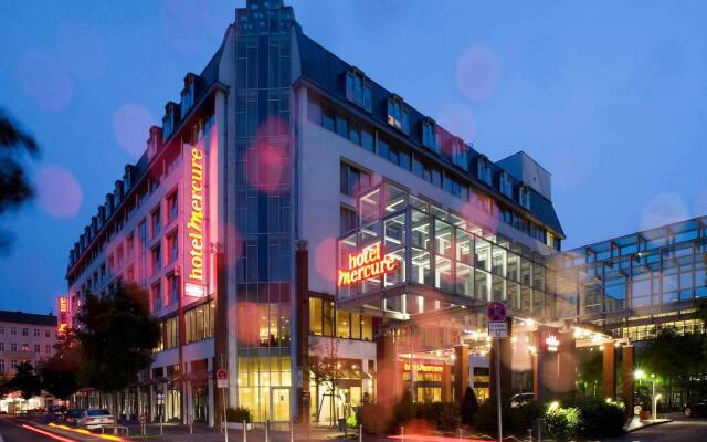 Mercure Hotel Berlin Tempelhof вид на фасад