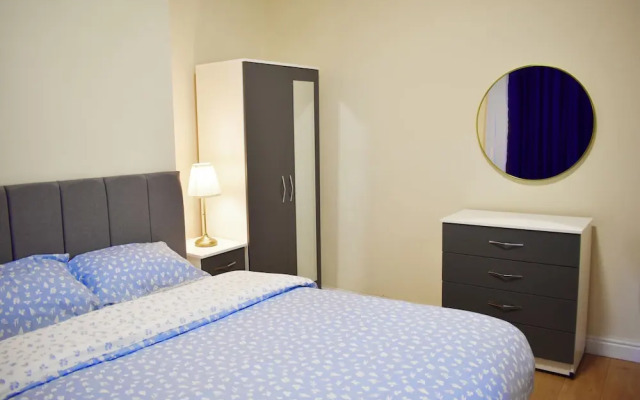Bedroom in Apartment Walkable china town