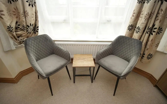 Town Centre Apartment Sleeps 9
