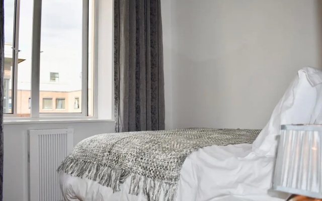 2 Bedroom Apartment With Balcony in Central Dublin