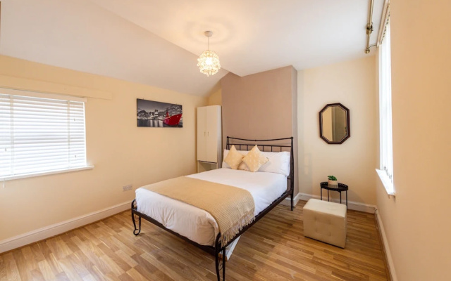 10 Guests - Free Parking - City Centre