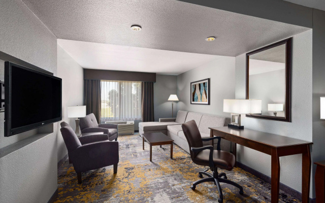 La Quinta Inn & Suites by Wyndham Sioux Falls