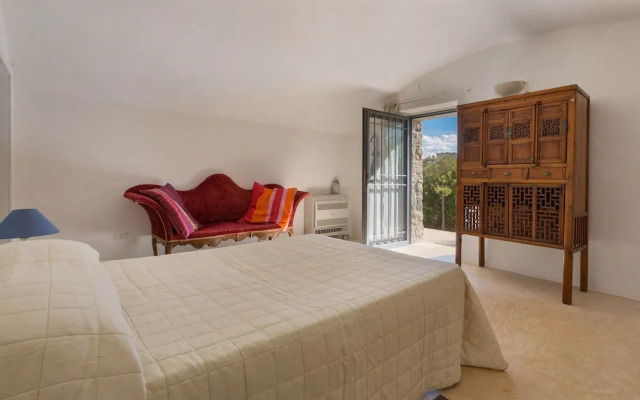 298 Trullo Luna by Perle di Puglia