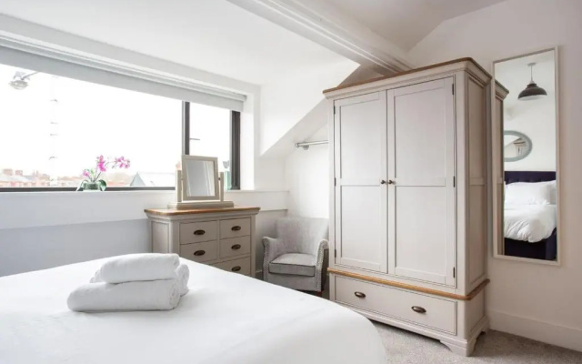 Fabulous Penthouse, Brilliant Location, Sleeps 6!