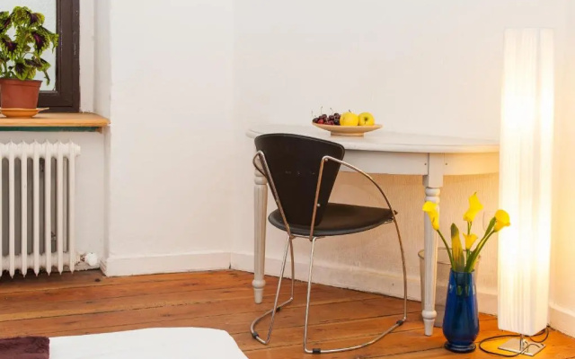 Courtyard Apartment (LIALI)