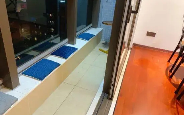 Hongshan 6979 Girls' Youth Apartment