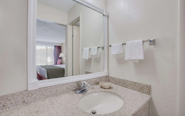 Days Inn by Wyndham Asheville West