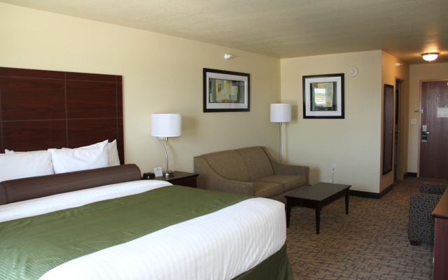 Cobblestone Hotel & Suites – Devils Lake