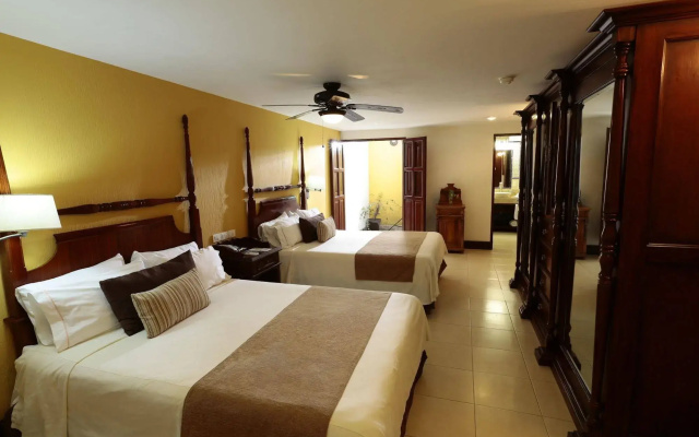 Los Abolengos, Grand Class Casona Hotel