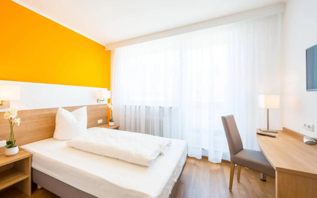 Hotel S16