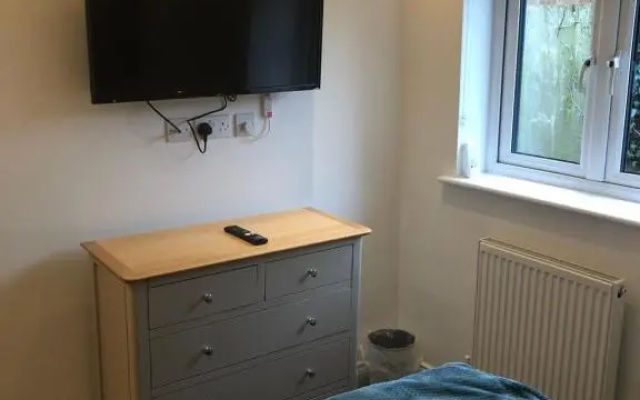 Unique One Bed Contemporary Bungalow Town Centre