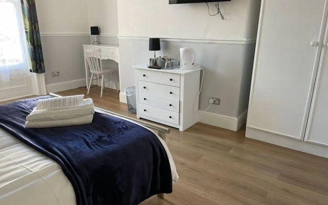LilyRose Hotel