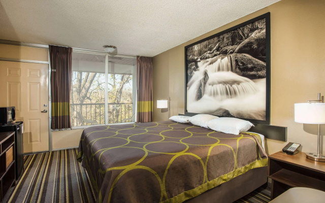 Super 8 by Wyndham Sevierville Riverside