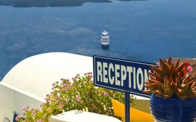 Chic Hotel Santorini вид на фасад