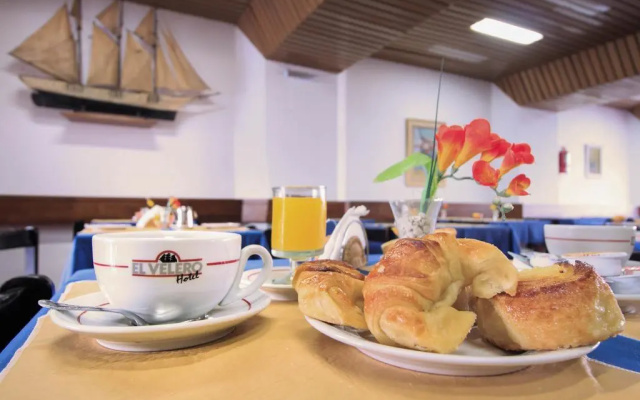 El Velero Hotel