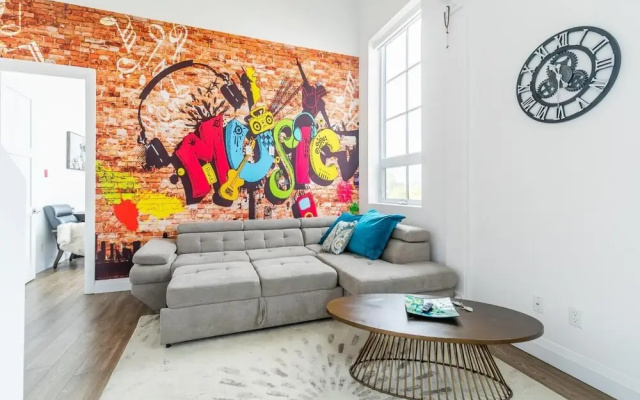 Grand 2Br Dundurn Loft Rooftop Terrace With Sunbeds Parking Gym