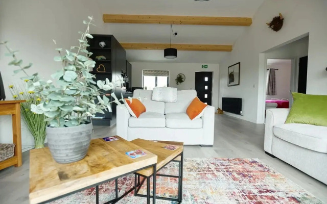 Ingleborough Lodge
