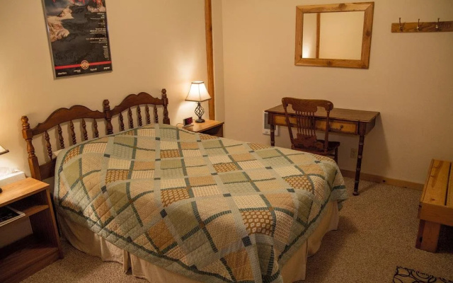 Whittaker's Motel & Historic Bunkhouse