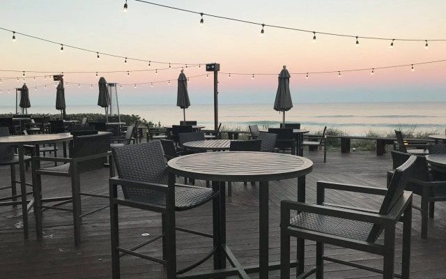 Crowne Plaza Melbourne - Oceanfront by IHG
