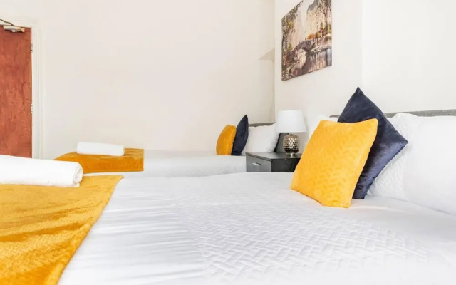 Immaculate 4-bed House Near Anfield and Goodison