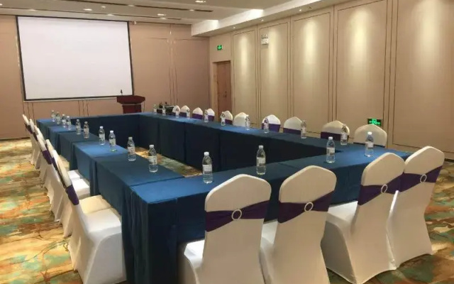 Ji Hotel (Nanjing Hexi Expo Center)