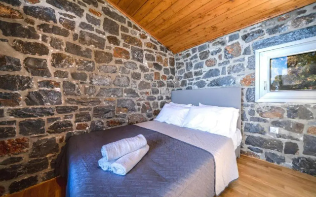 TerraZeus - Stone House Beachfront 3