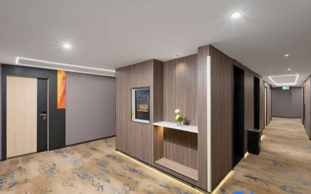 Jifen Qingchen Hotel (Yongkang Jiuling West Road Baolong Plaza)