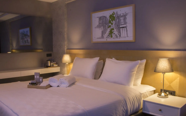 Four-G Hotel