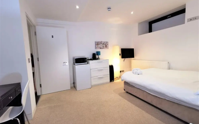 Spacious Double Room with en-suite - 2b