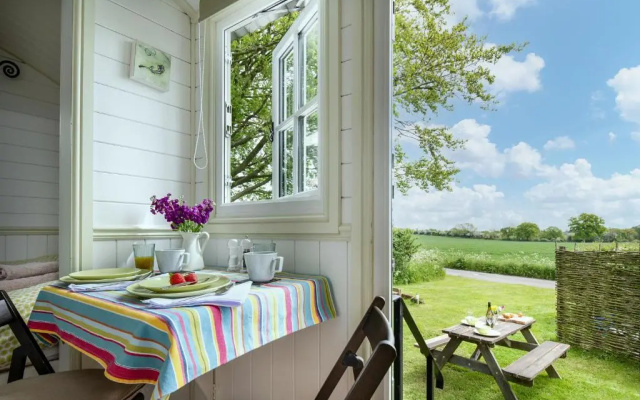 Romantic Shepherds Hut, Kenilworth (Adults Only)