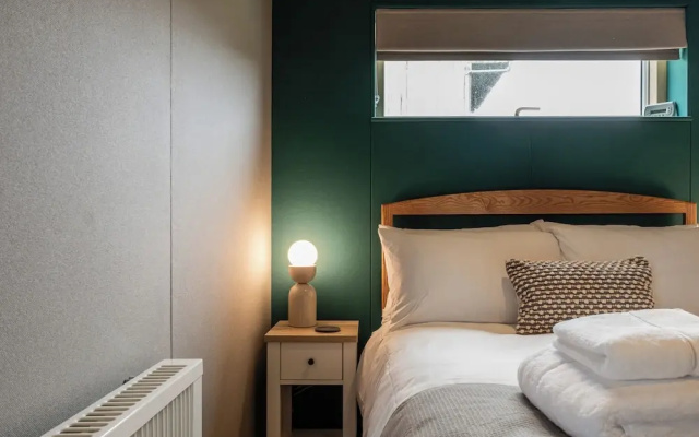 Sustainable 2BD Pod on Old Chalford Farm