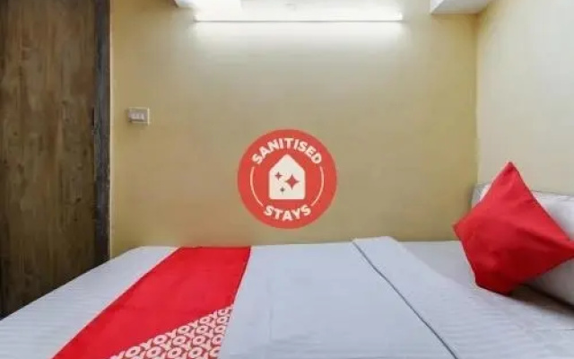 A One Guest House by OYO Rooms