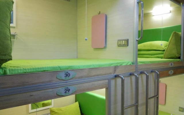 Qingting Space Capsule Hostel