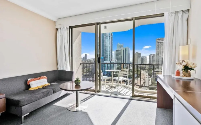 Ocean View Surfers Paradise Studio Suite