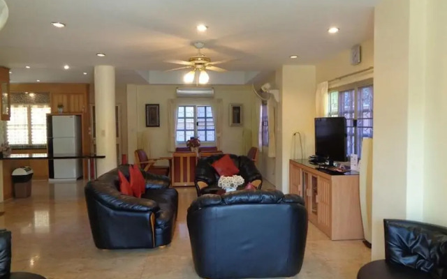 4 Bedroom Villa Private Pool Central Pattaya 15 min Away