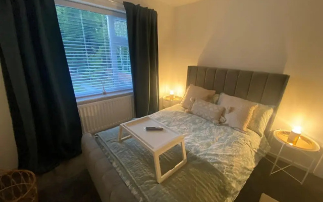 Charming 3-bed House Near Central Manchester
