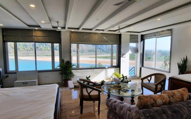Meeram Ganga - A boutique homestay by the Ganges