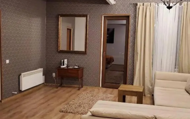 Hanu lu Mos Opinca