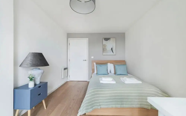 Stunning 2B Vauxhall Apt near Thames & Tube