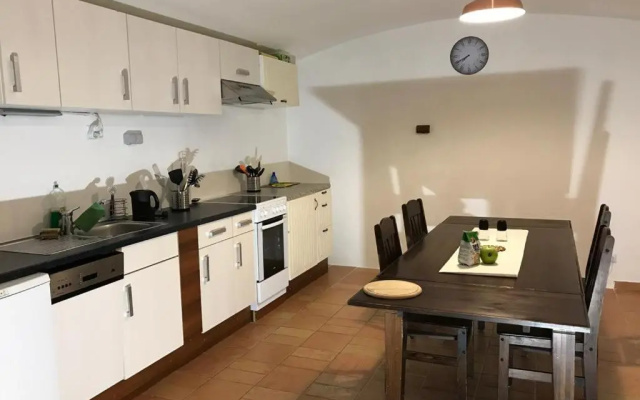 3 Bed Flat - Sleeps 20 - Smoking Room - Wifi