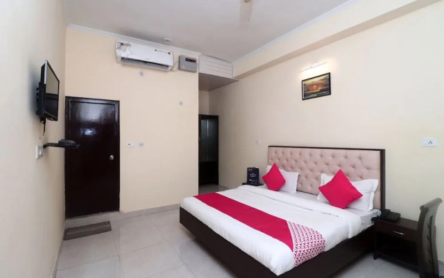 OYO 16109 Hotel Ayaan