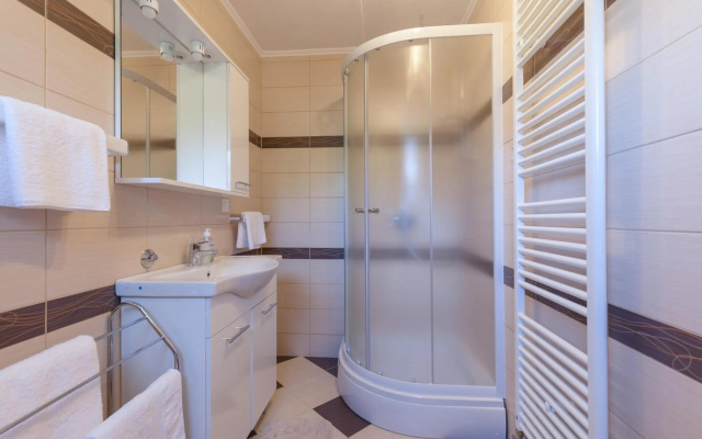 IRIS Room & Apartment