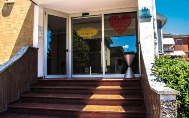 Hotel Ristorante Sbranetta Роццано вид на фасад