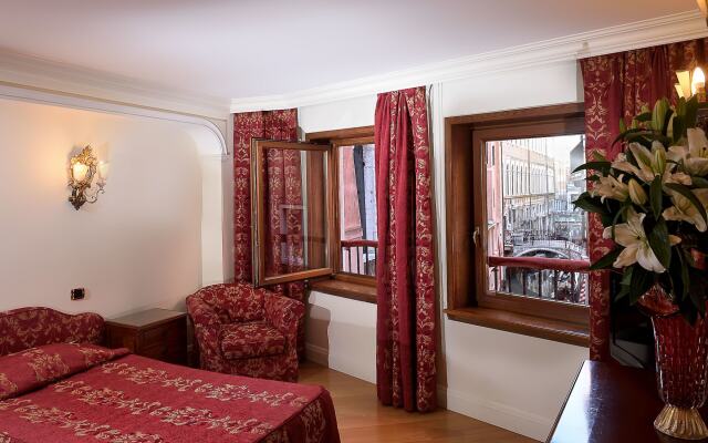 Отель San Marco Luxury - Torre dell'Orologio Suites комната для гостей