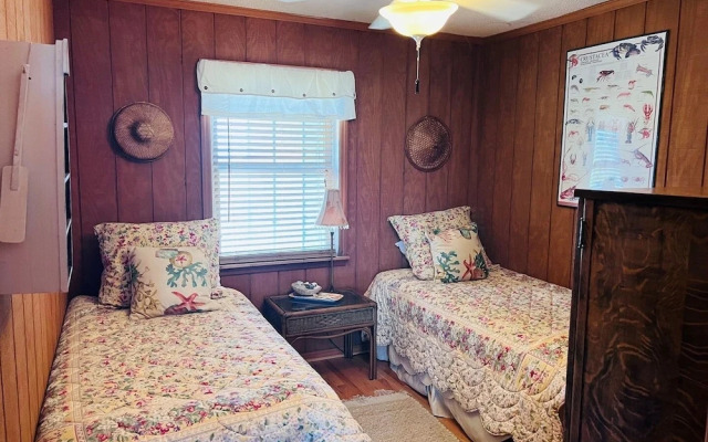 Fore Shore West- 4 Bedroom Home by RedAwning