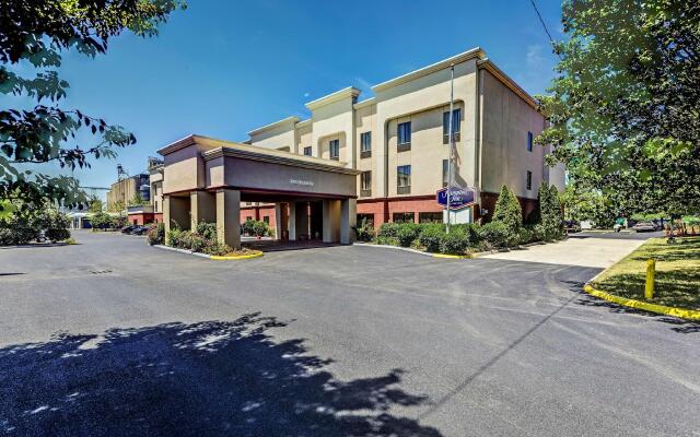 Отель Hampton Inn Columbus I-70E/Hamilton Road США, Колумбус - отзывы, цены и фото номеров - забронировать отель Hampton Inn Columbus I-70E/Hamilton Road онлайн вид на фасад
