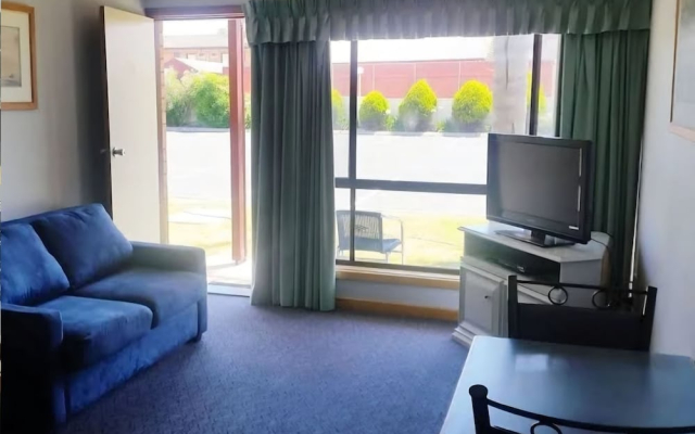 Kingston Ocean View Motel